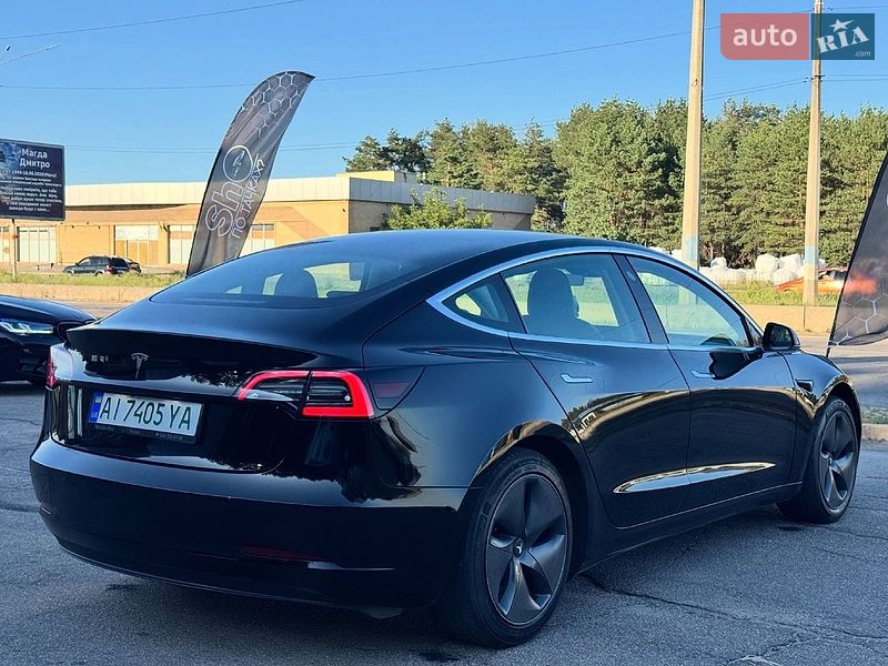 Седан Tesla Model 3 2019 в Львові