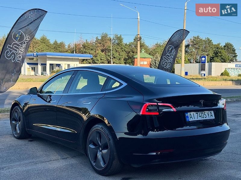 Седан Tesla Model 3 2019 в Львове