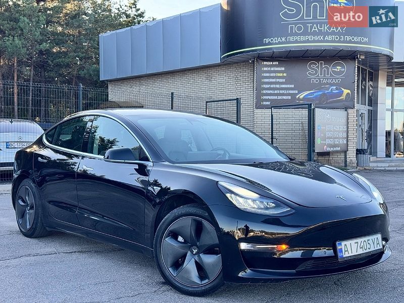 Седан Tesla Model 3 2019 в Львові