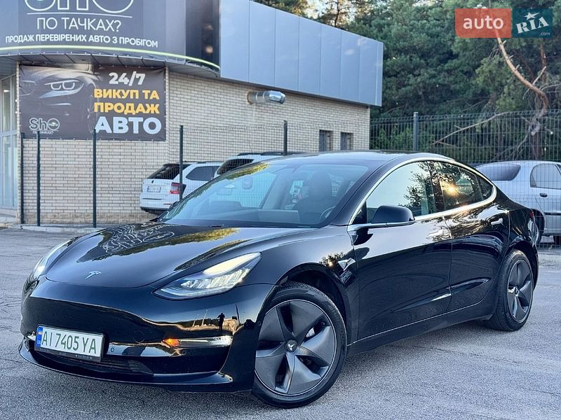 Седан Tesla Model 3 2019 в Львові