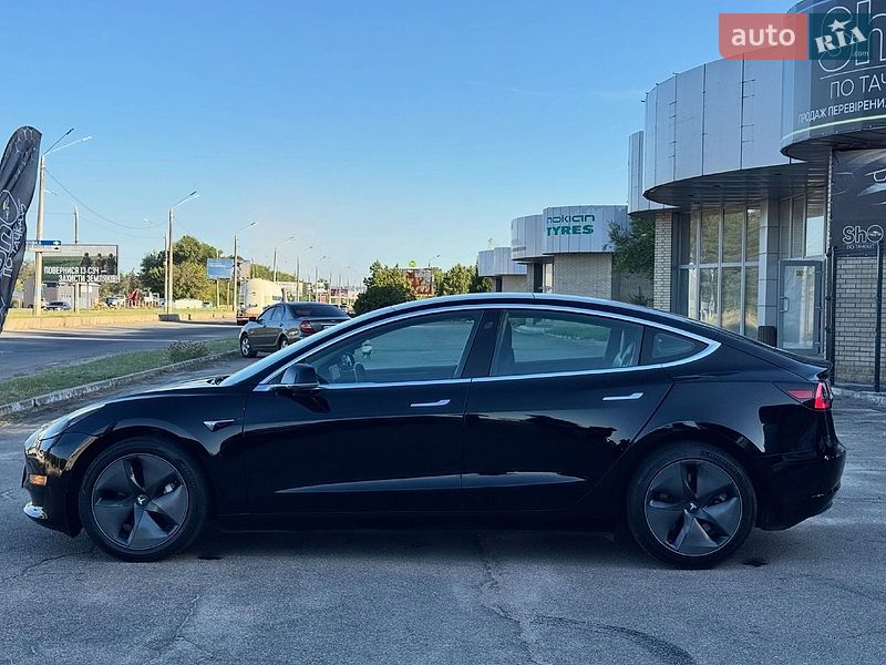 Седан Tesla Model 3 2019 в Львові