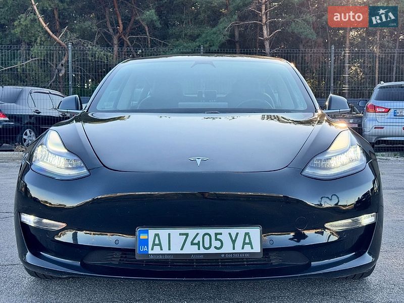 Седан Tesla Model 3 2019 в Львові