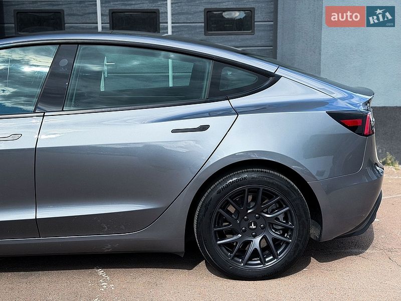 Седан Tesla Model 3 2024 в Києві