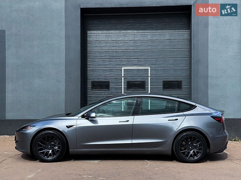 Седан Tesla Model 3 2024 в Києві