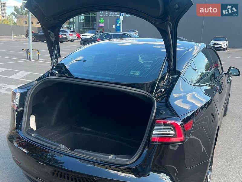 Седан Tesla Model 3 2018 в Киеве