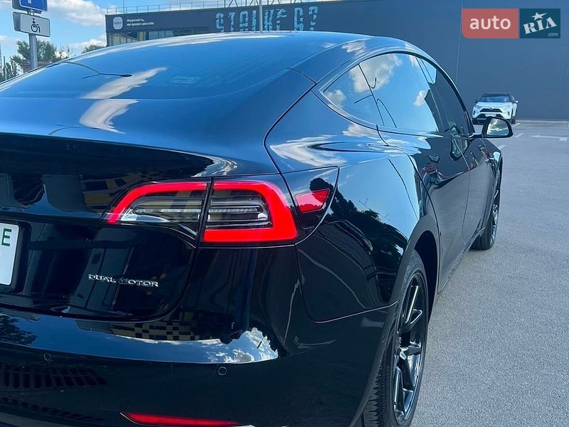 Седан Tesla Model 3 2018 в Киеве