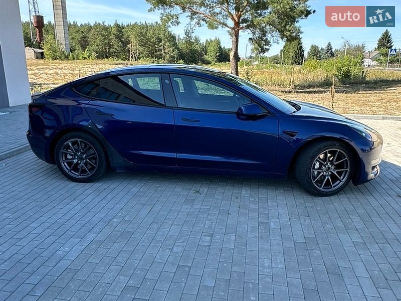Седан Tesla Model 3 2022 в Ратным
