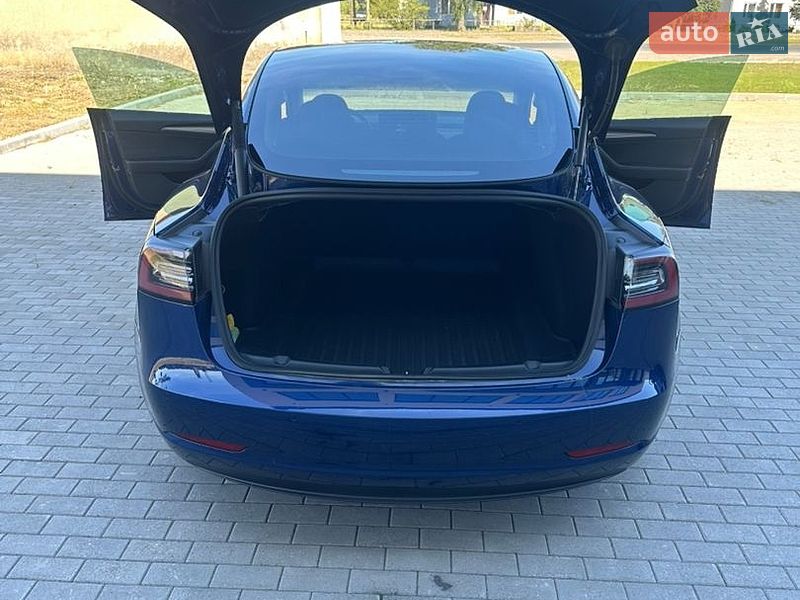 Седан Tesla Model 3 2022 в Ратным