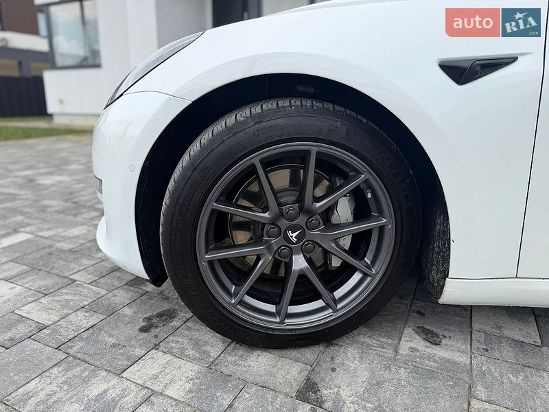 Седан Tesla Model 3 2021 в Яворові