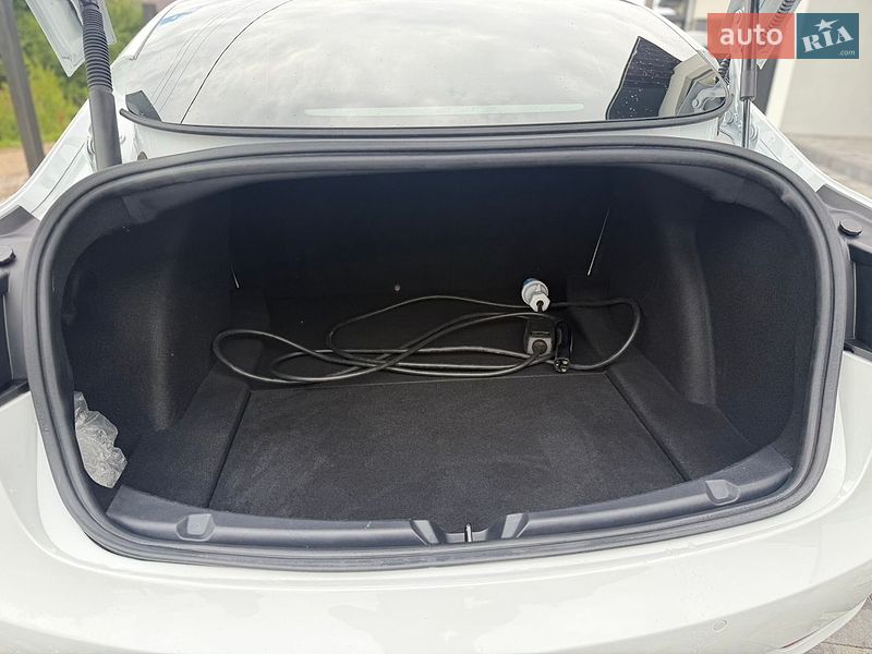Седан Tesla Model 3 2021 в Яворові