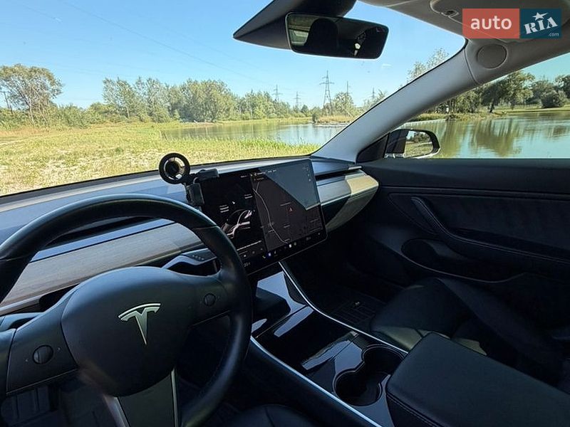 Седан Tesla Model 3 2020 в Кам'янці-Бузькій