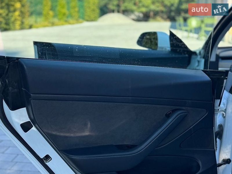Седан Tesla Model 3 2019 в Луцке