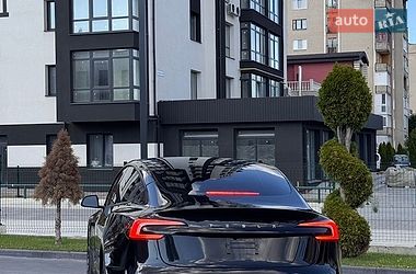 Седан Tesla Model 3 2025 в Долине