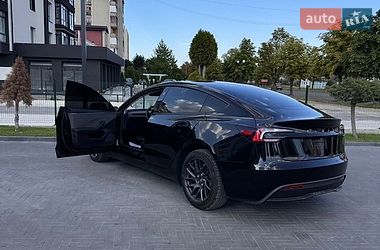 Седан Tesla Model 3 2025 в Долине