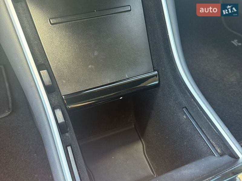 Седан Tesla Model 3 2019 в Виннице