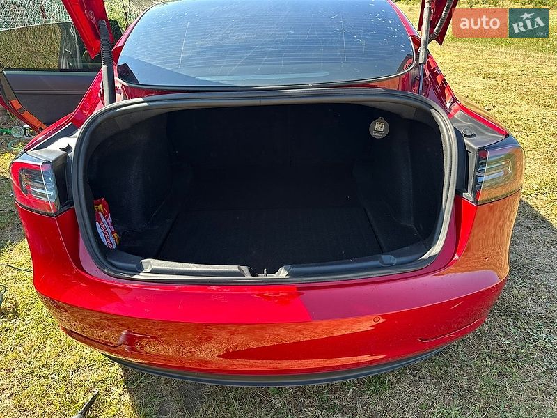 Седан Tesla Model 3 2021 в Львове