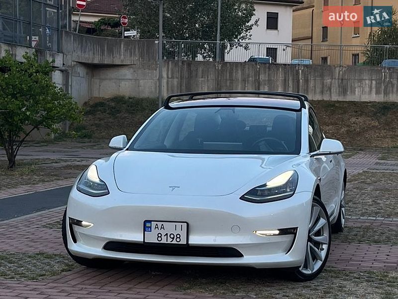 Седан Tesla Model 3 2018 в Киеве