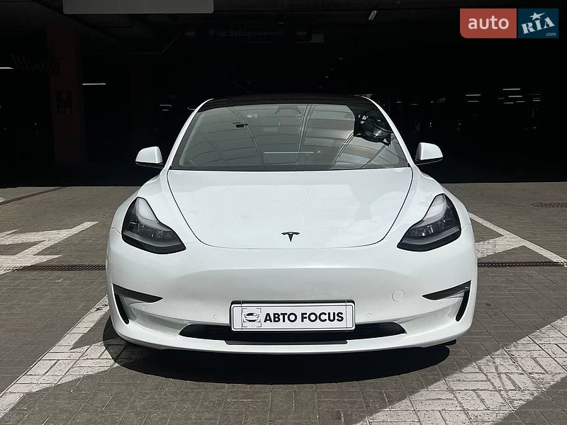 Седан Tesla Model 3 2018 в Києві