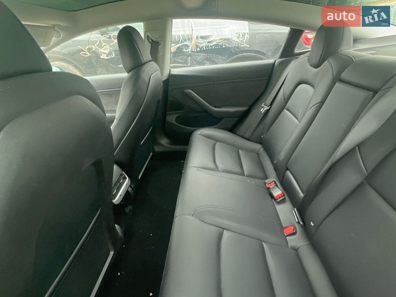 Седан Tesla Model 3 2018 в Тернополі