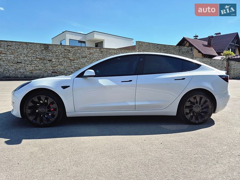Седан Tesla Model 3 2022 в Києві