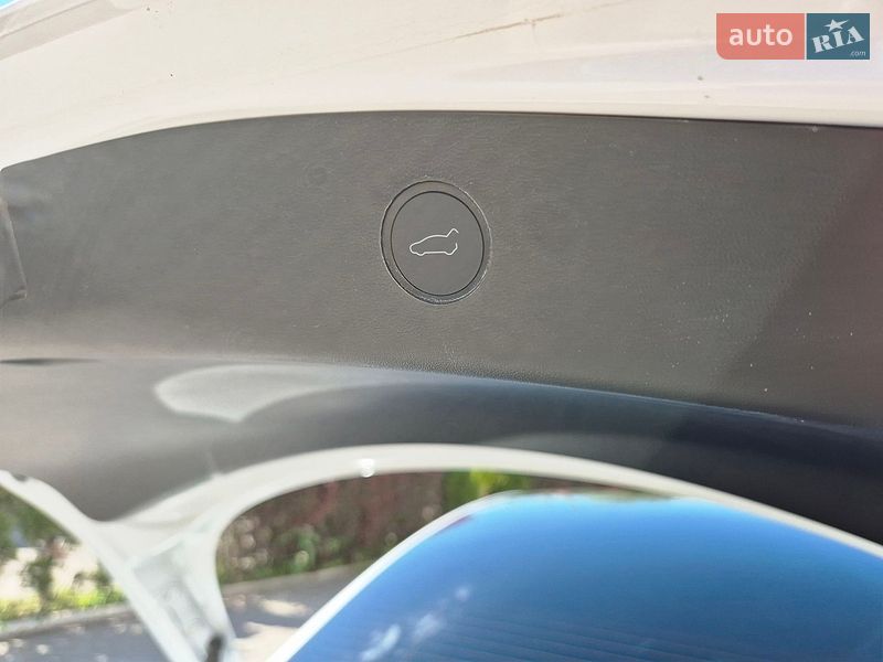 Седан Tesla Model 3 2022 в Києві