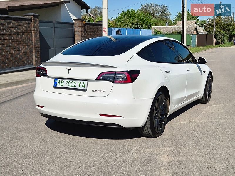 Седан Tesla Model 3 2022 в Києві