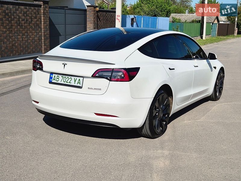 Седан Tesla Model 3 2022 в Києві