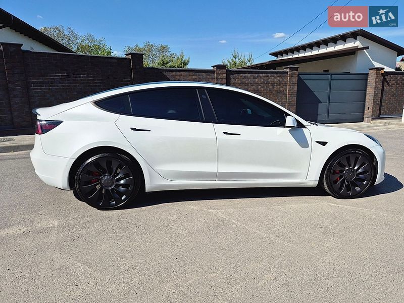 Седан Tesla Model 3 2022 в Києві