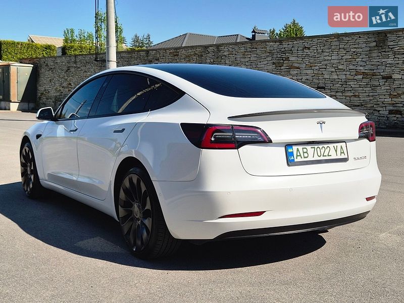 Седан Tesla Model 3 2022 в Києві