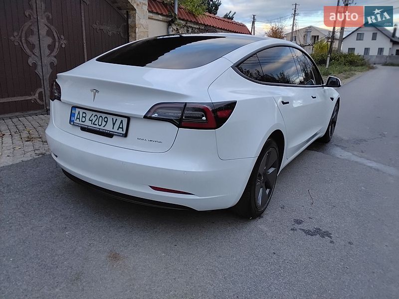 Седан Tesla Model 3 2022 в Виннице
