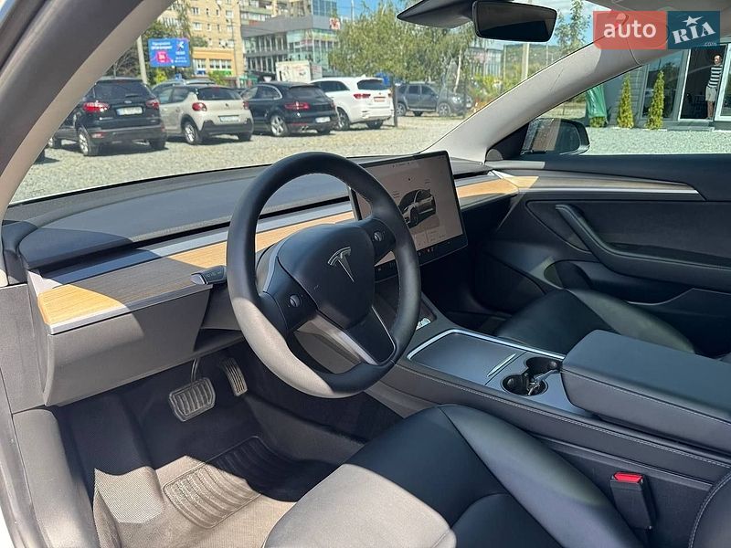 Седан Tesla Model 3 2023 в Черновцах фото 10 Седан Tesla Model 3 2023 в Черновцах