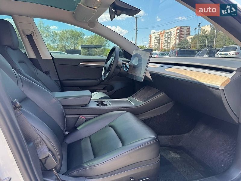 Седан Tesla Model 3 2023 в Черновцах фото 13 Седан Tesla Model 3 2023 в Черновцах