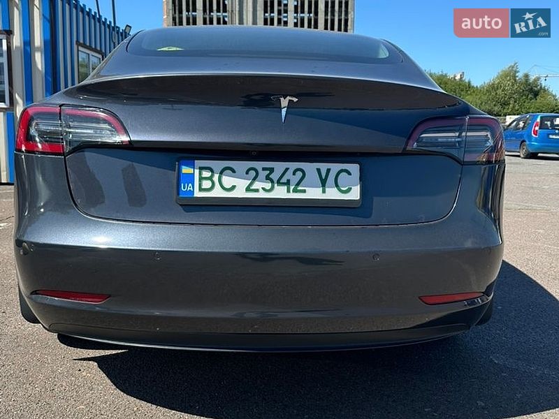 Седан Tesla Model 3 2018 в Львове