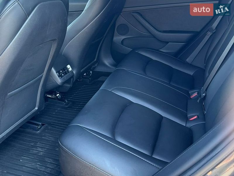 Седан Tesla Model 3 2023 в Тернополі