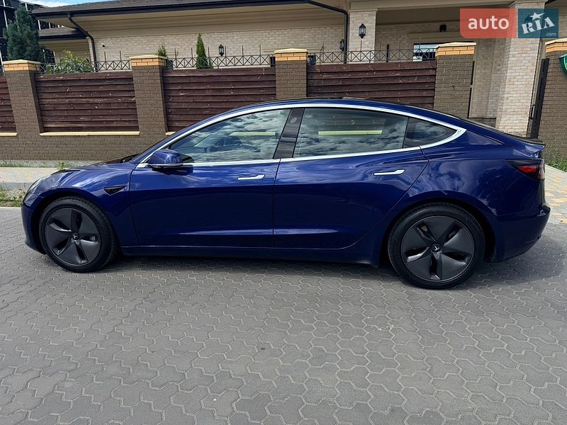 Седан Tesla Model 3 2019 в Киеве