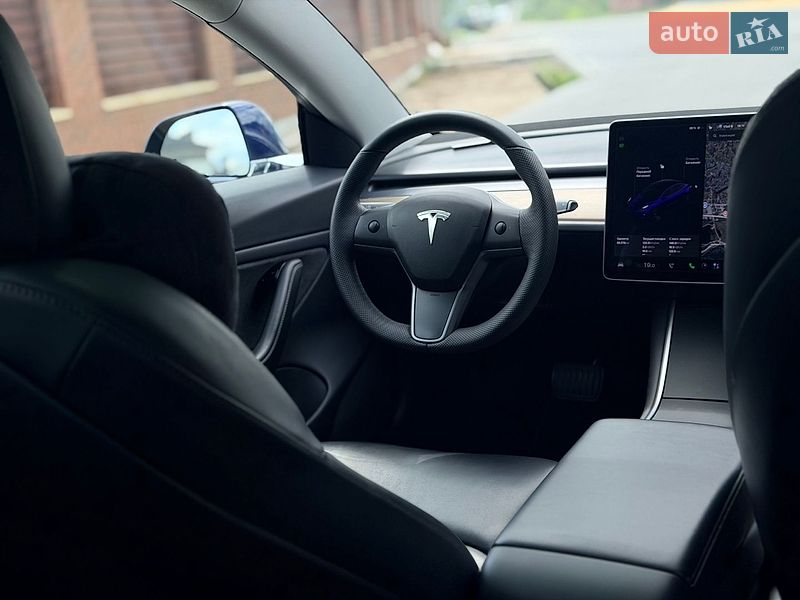Седан Tesla Model 3 2019 в Киеве