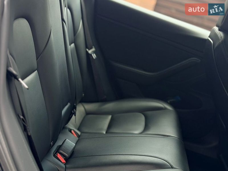 Седан Tesla Model 3 2019 в Киеве
