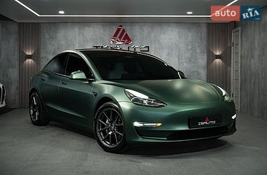 Седан Tesla Model 3 2023 в Одесі