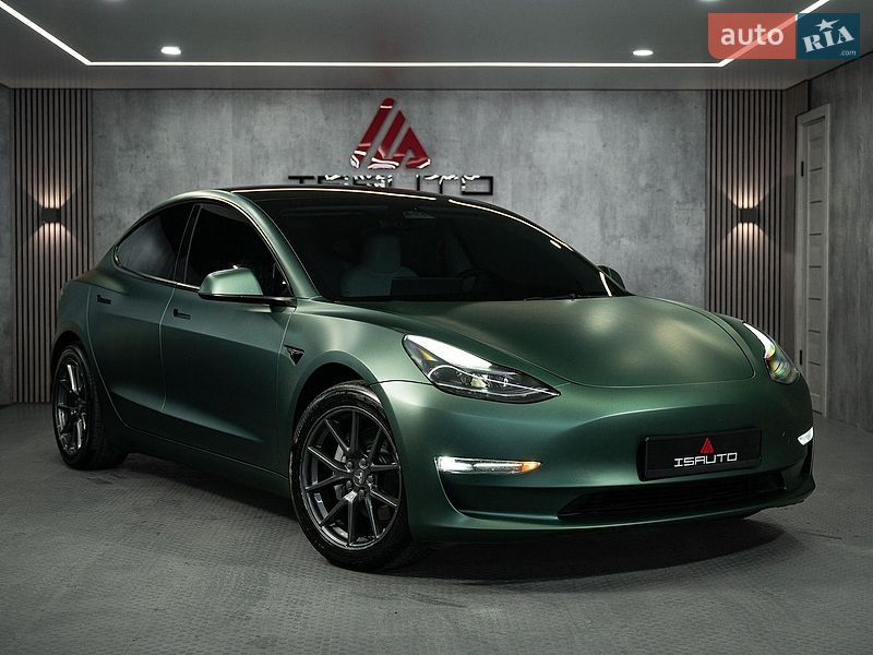 Седан Tesla Model 3 2023 в Одесі