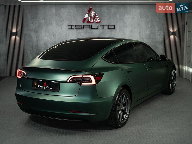 Седан Tesla Model 3 2023 в Одесі