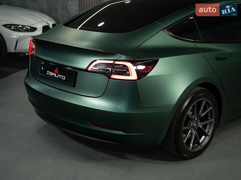 Седан Tesla Model 3 2023 в Одесі