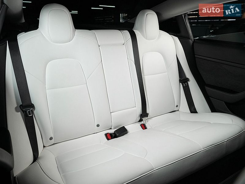 Седан Tesla Model 3 2023 в Одесі