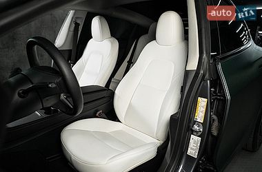 Седан Tesla Model 3 2023 в Одесі