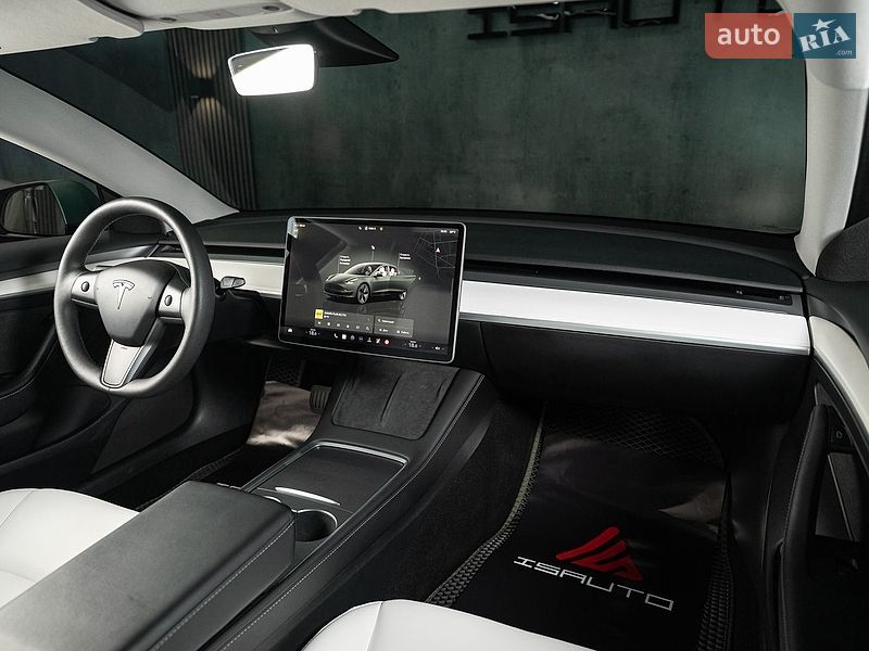 Седан Tesla Model 3 2023 в Одессе