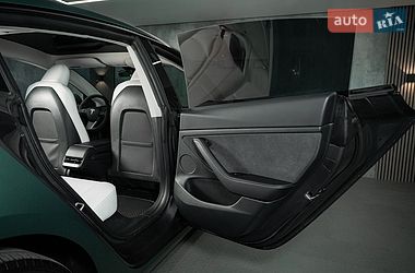 Седан Tesla Model 3 2023 в Одесі