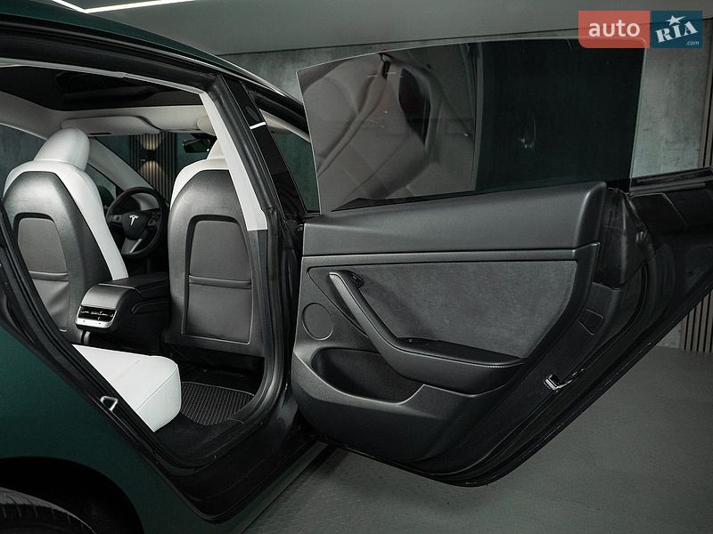 Седан Tesla Model 3 2023 в Одесі