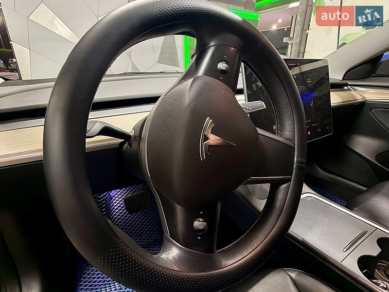 Седан Tesla Model 3 2022 в Івано-Франківську
