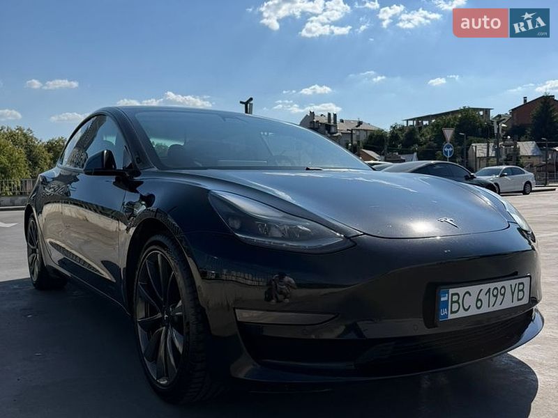Седан Tesla Model 3 2021 в Львове