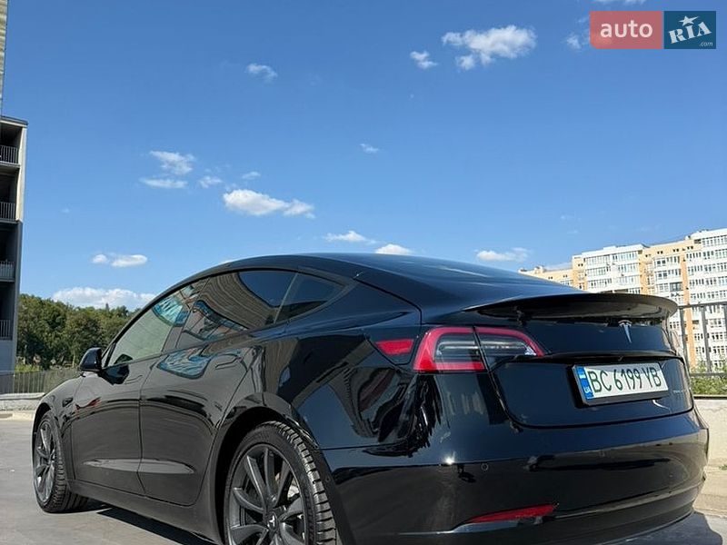 Седан Tesla Model 3 2021 в Львові