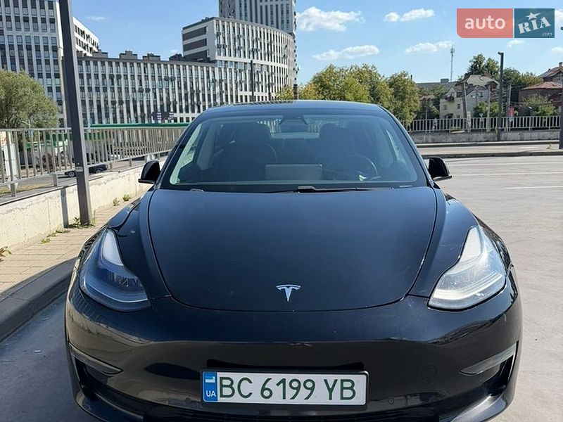 Седан Tesla Model 3 2021 в Львові